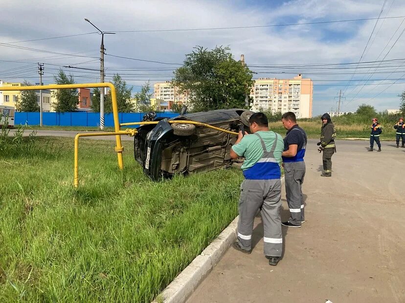 Новости энгельса 5 апреля. Авария на Космонавтов 1 с газовой трубой Энгельс.