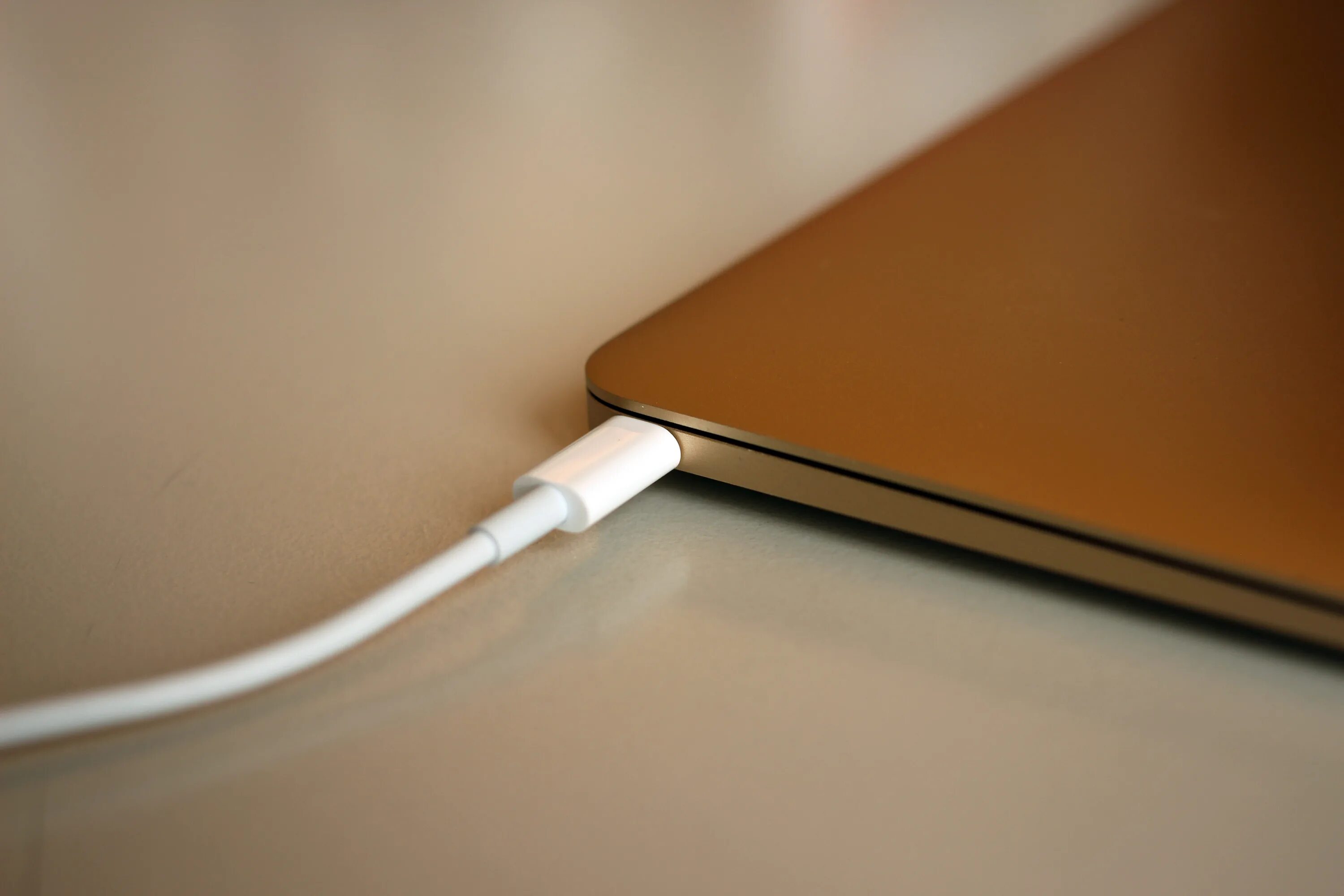 Макбук type c. Usb c apple. type c на макбук. macbook usb c dent. macbook air type c.