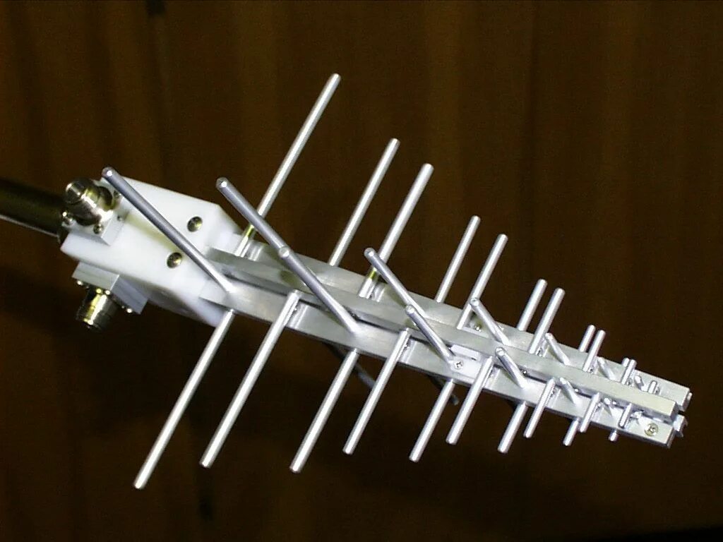 Антенна 4 буквы. 4g антенна yagi. Vhf и uhf диапазонов что это. 1. Антенна для 4g модема антекс.