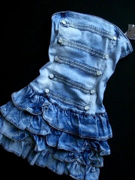 Джинсовая одежда юбка. Необычное джинсовое платье. Необычные джинсовые юбки. Джинсовая юбка с оборками. Платье из старых джинс.