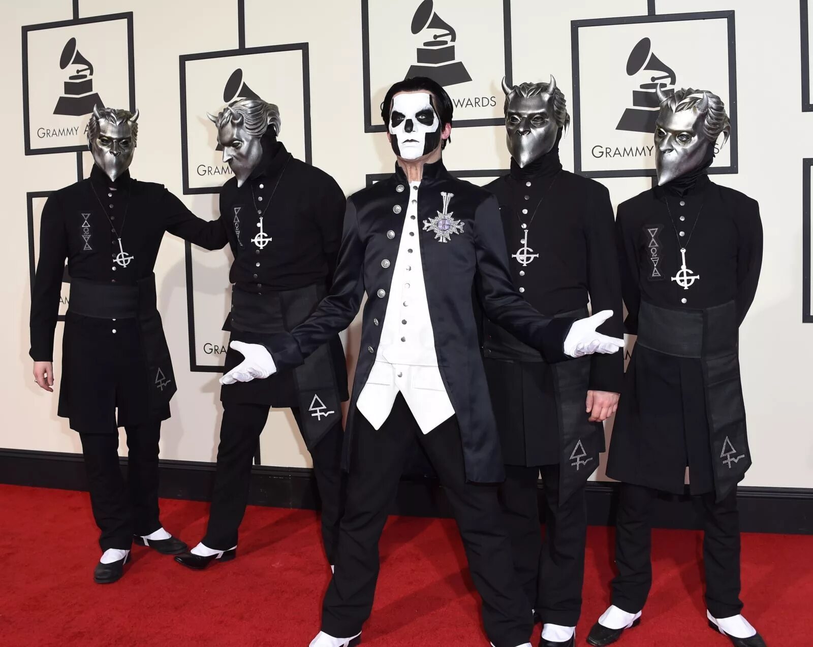Ghost e. Ghost группа 2025. ghost грэмми. состав группы ghost. ghost band без масок.