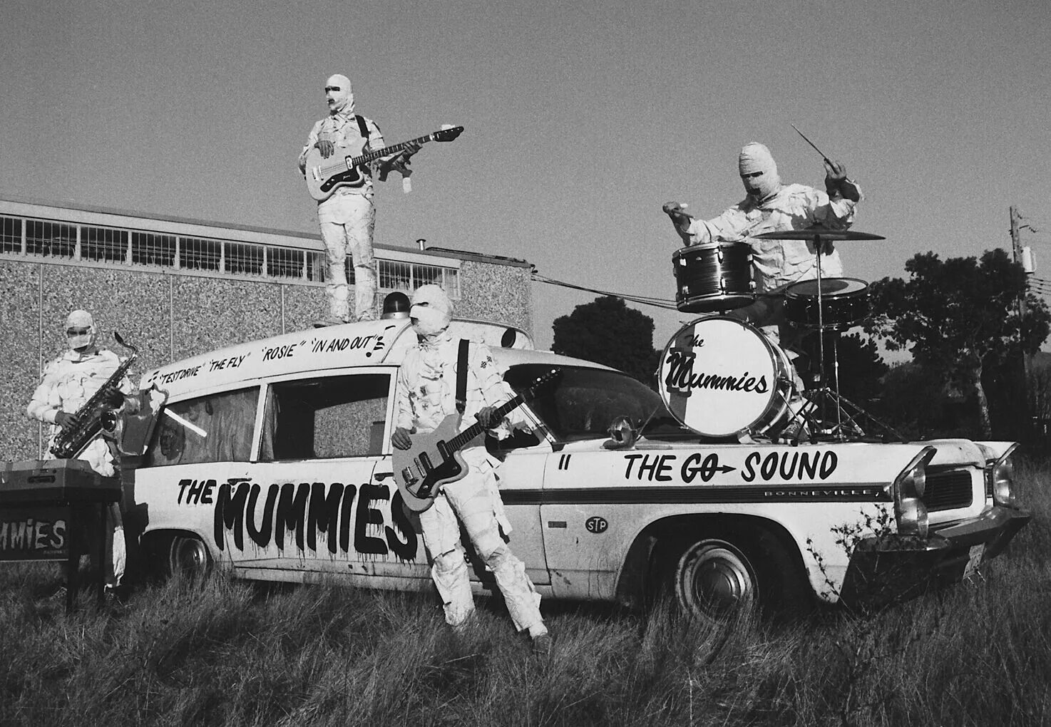 Here come the mummies. The Flying Carpets Garage Punk.