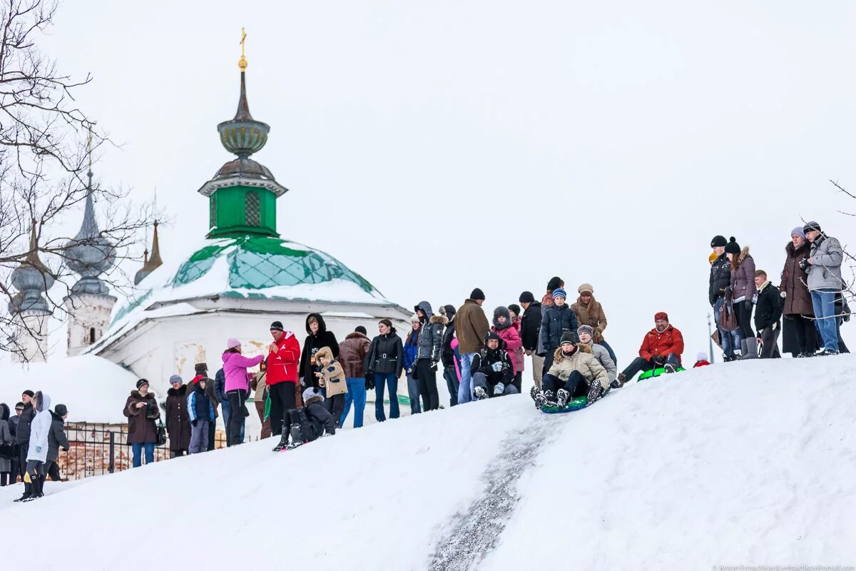 Суздаль 6 января. Масленичные гуляния в суздале. катание с горки суздаль масленица. масленица в суздале. зимние гуляния в суздале.