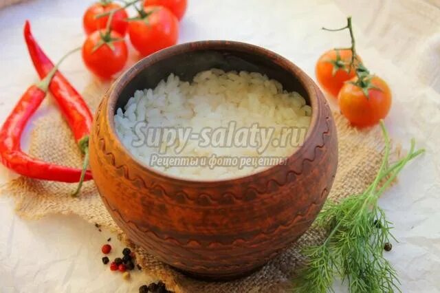 Жаркое со сметаной в горшочках. Грибы с рисом в горшочке. Рис в горшочках в духовке. Грибы с рисом в горшочке. Плов в горшочках в духовке.