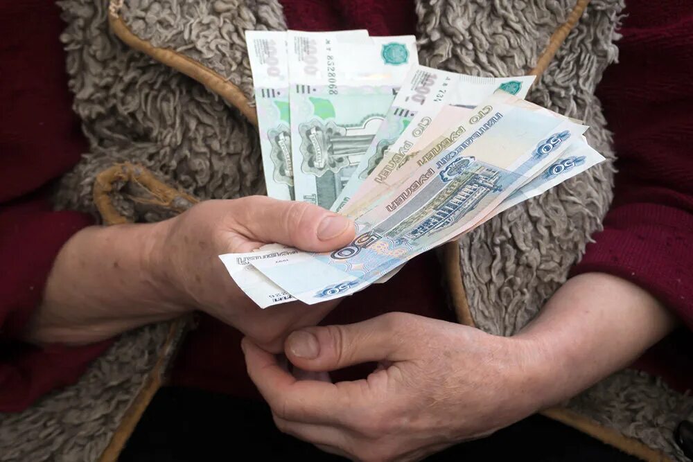 Пенсионерам дадут деньги. Выплаты. выплаты пенсионерам. пенсии и соцвыплаты. повышение пенсий с 1 января 2025.