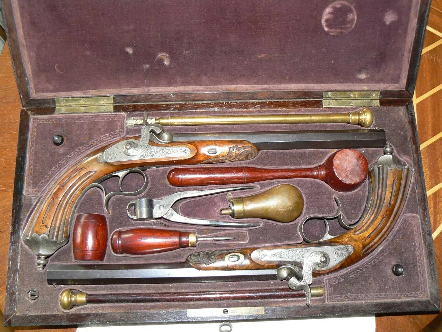 Дуэльные пистолеты 19 века Пушкин. Дуэль, дуэльные пистолеты 19 век. Дуэль украина