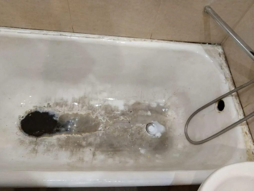 Как очистить старую ванну. Восстановление ванны акрилом. Восстановление эмали ванны. Старая ванна эмаль. Старая эмалированная ванна.