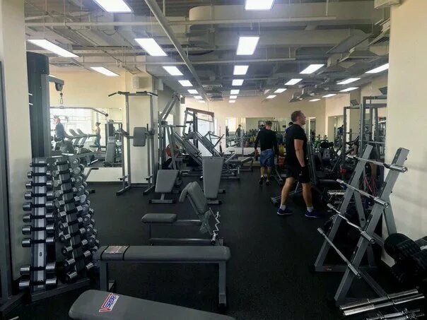 зал в салюте пенза. воейков пенза тренажерный зал. тренажерный зал пенза. спортзал территория. атлетика пенза тренажерный зал.