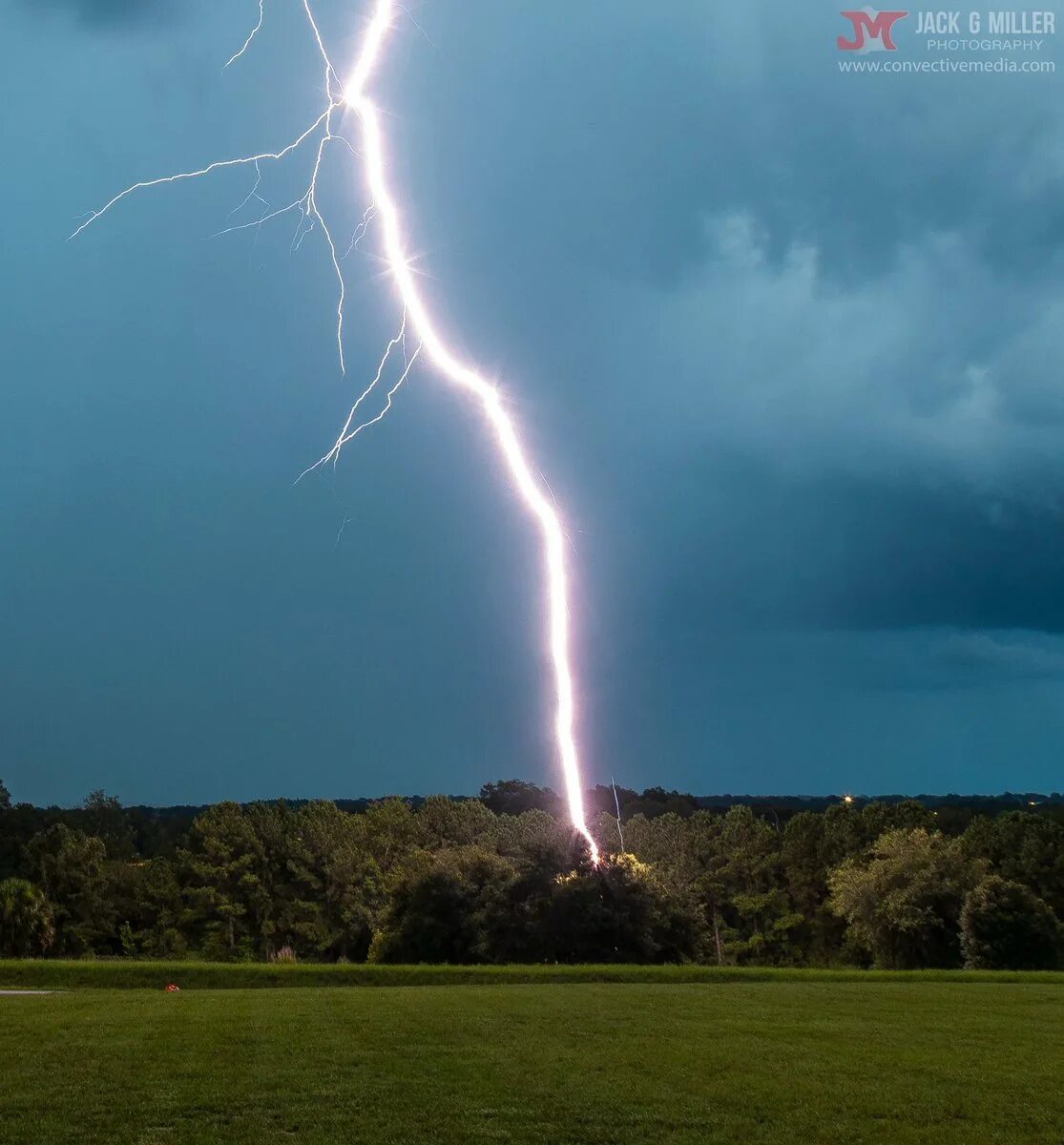 Ел lightning