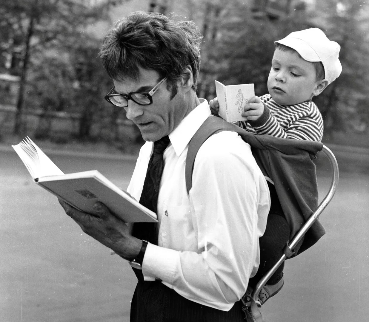 Книги классика. Библиотека ссср. Периодические издания 20 века. Прижизненные издания некрасова. Обложки классических книг.