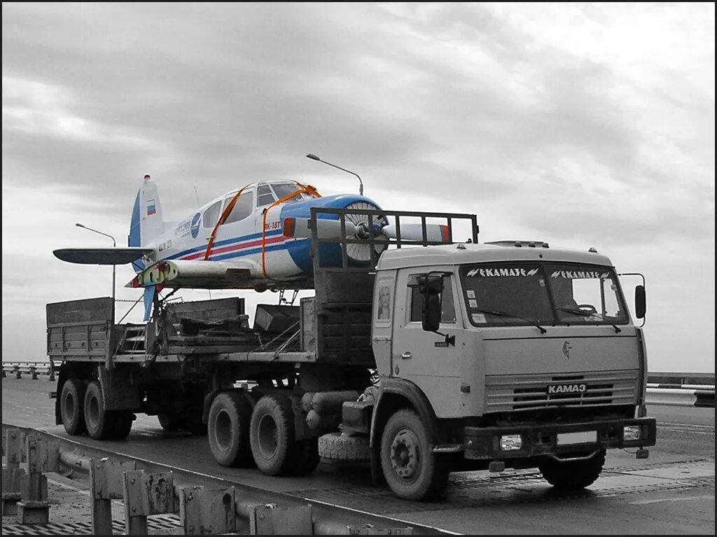 камаз тягач 6460 с тралом. перевезти камаз. перевезти камаз. камаз тягач 3343 с тралом. перевезти камаз.