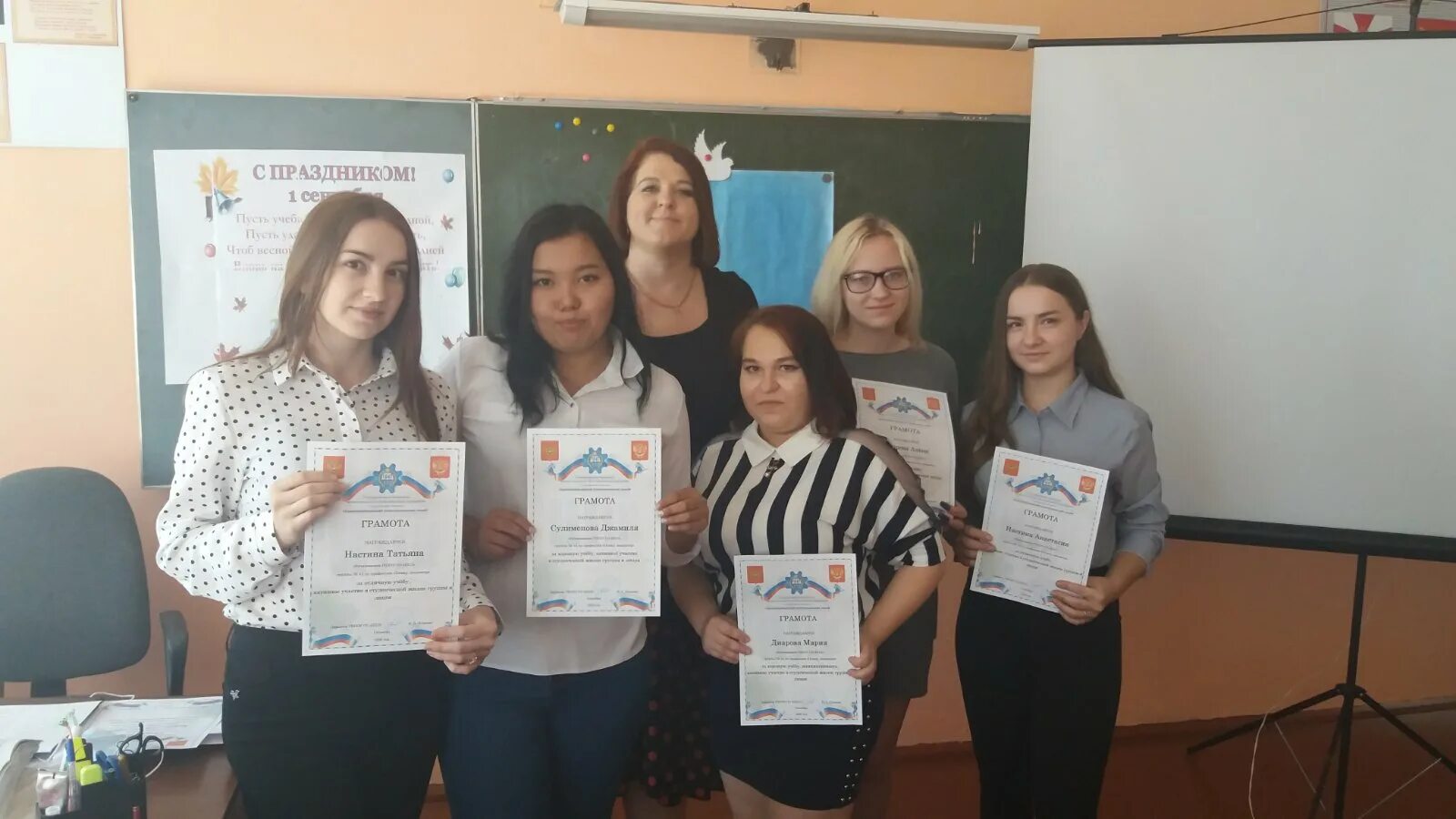 Горный лицей. Горный лицей. Лицей енакиево. Воробьевы горы где фото выпускники. Горный лицей.