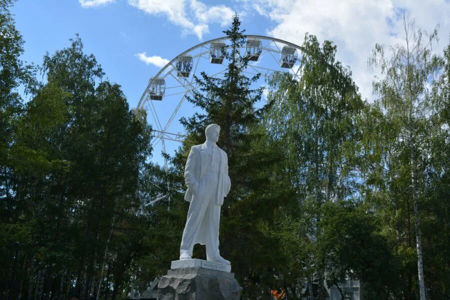 Парк имени маяковского екатеринбург аттракционы. Парк маяковского екатеринбург аттракционы 2023. Центральный парк маяковского екатеринбург аттракционы. Цпкио им маяковского. Парк маяковского екатеринбург.