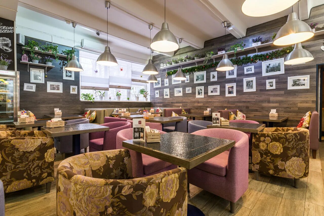 Под мухой бар. Кафе дионис москва. Паб в базе отдыха. Луга бар. Бар на базе отдыха.