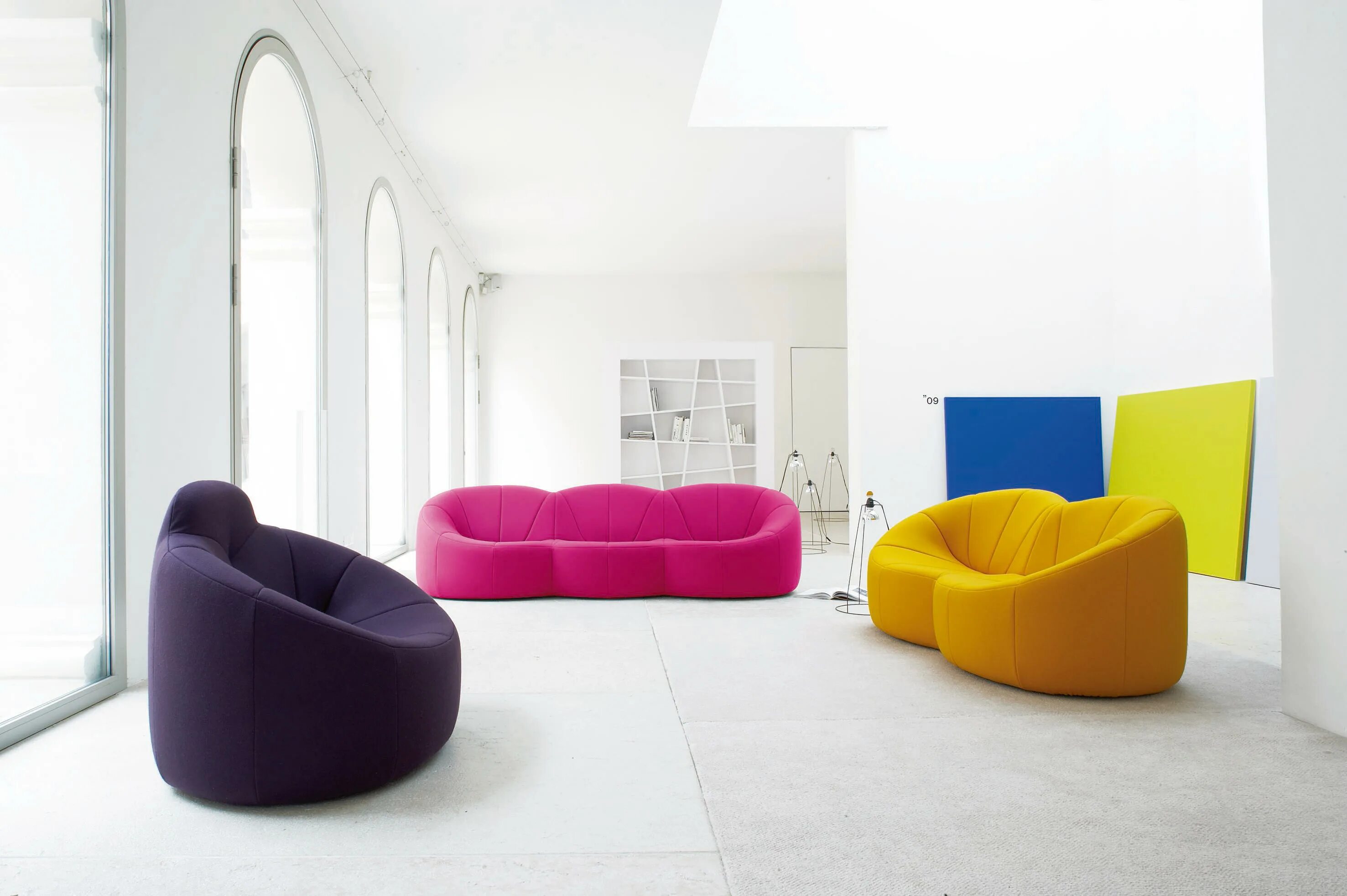 Современные диваны кресла. Диван ligne Roset Pumpkin. Кресло ligne Roset. Pierre Paulin кресло. Необычные диваны.