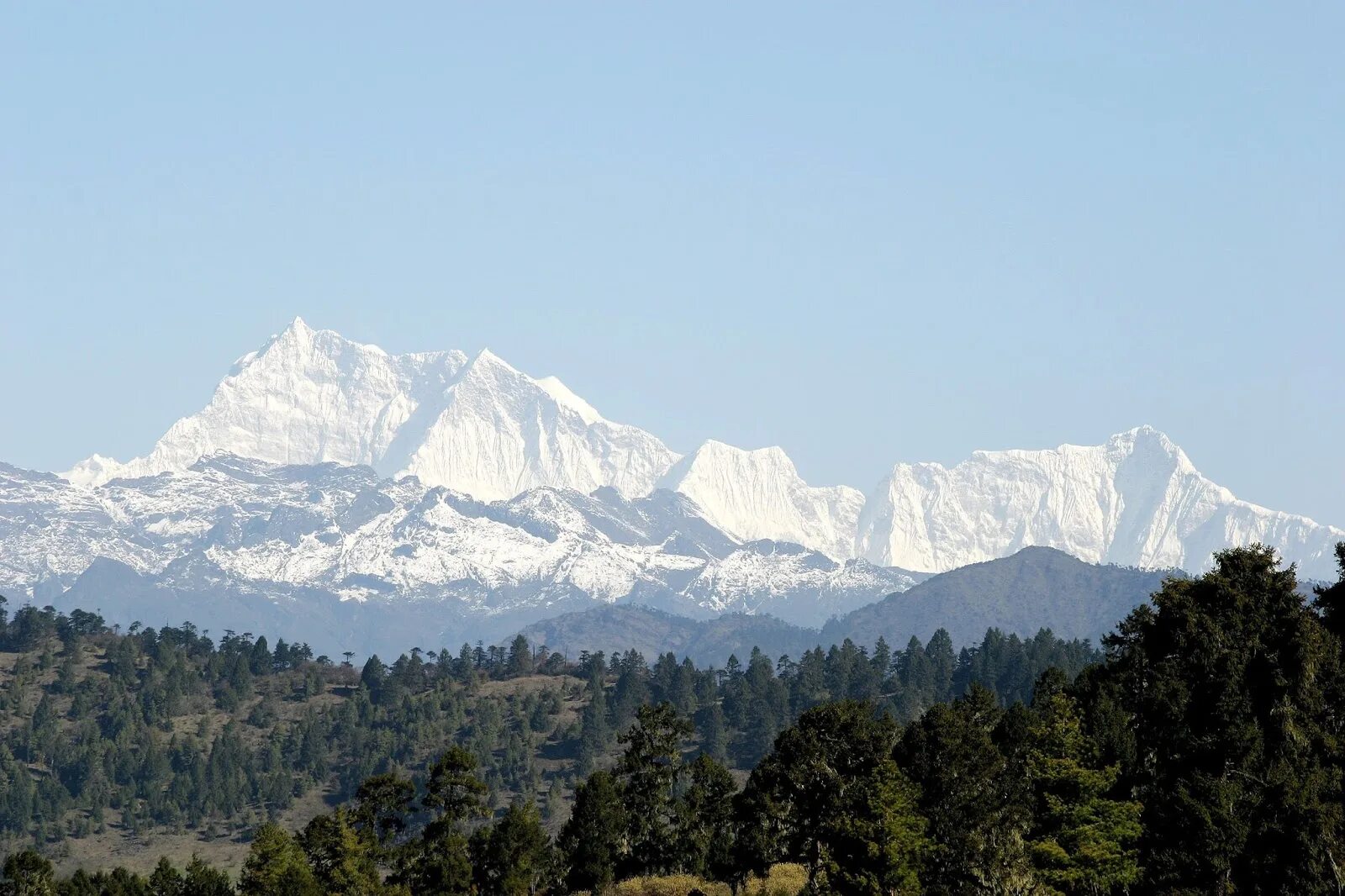 Горы являющиеся естественным. Гора Гангкхар Пуенсум. Канкар Пунсум гора. Канкар-Пунсум (Gangkhar Puensum), бутан. Бутан гора Канкар.
