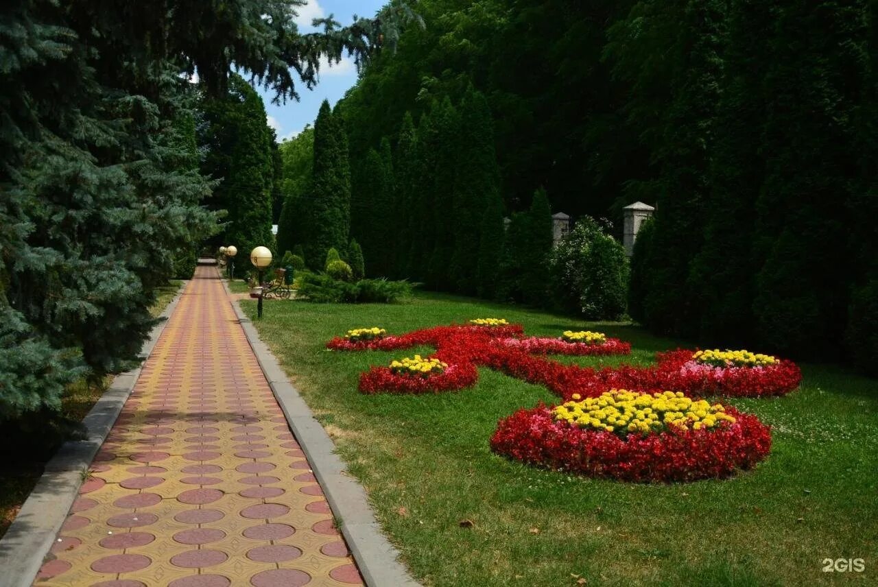 Санаторий металлург ессентуки. Территория санаторий металлург ессентуки. Санаторий металлург ессентуки корпуса. Ессентуки 30. Санаторий металлург кисловодск.