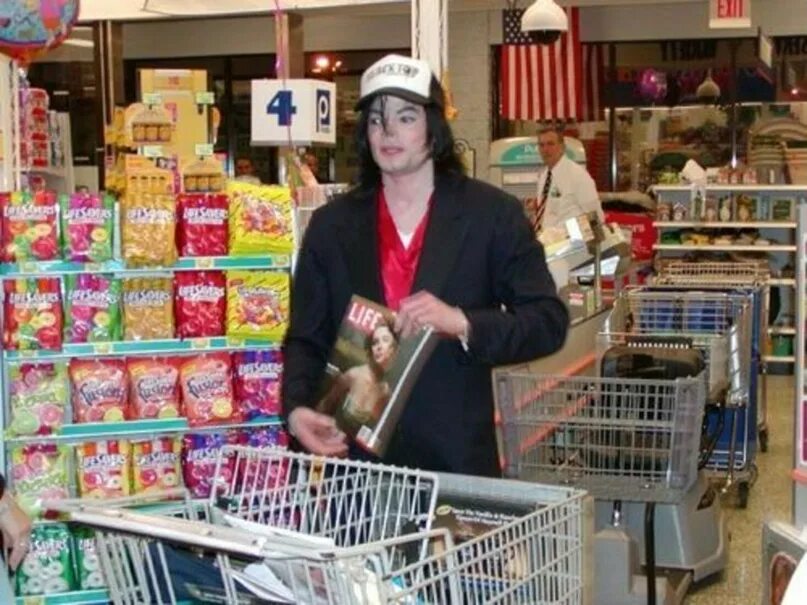 Акции mj. Michael Jackson 2003. Джексон в супермаркете.