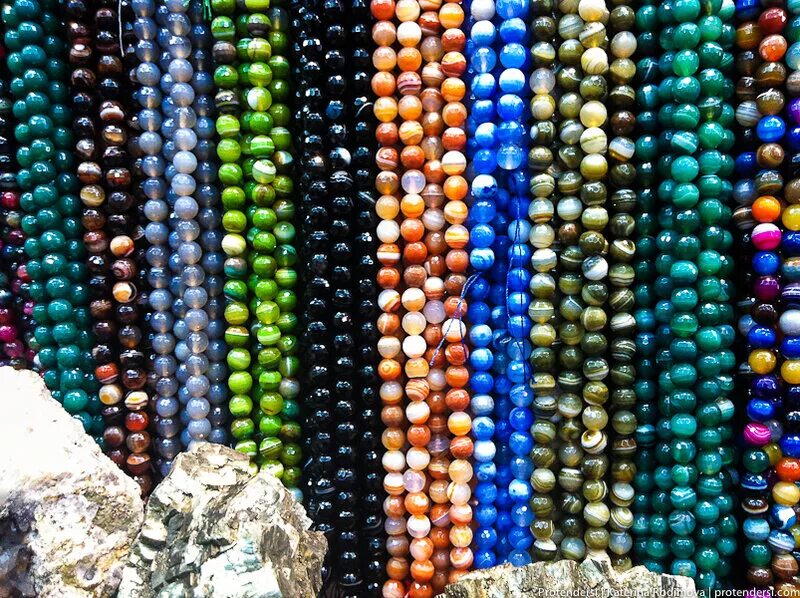 Рынок камней на севастопольской. Гостиница севастополь рынок самоцветов. Метро севастопольская гостиница севастопольская индийский рынок. Гостиница севастополь камни. Тц севастопольский камни натуральные.