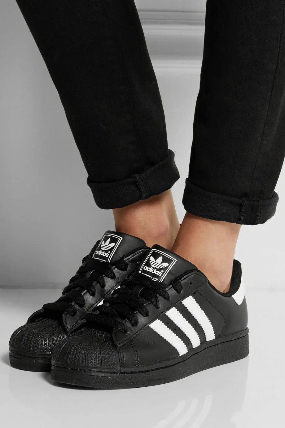 Кроссовки adidas Superstar Black. Adidas Superstar женские черные кроссовки. Adidas Superstar мужские черные. Adidas Superstar Black женские. Кроссовки адидас мода