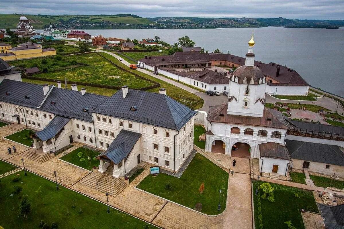 Свияжск самостоятельно. Остров-град Свияжск в Казани. Музей-заповедник «остров-град Свияжск». Крепость град Свияжск. Свияжск остров-град достопримечательности.