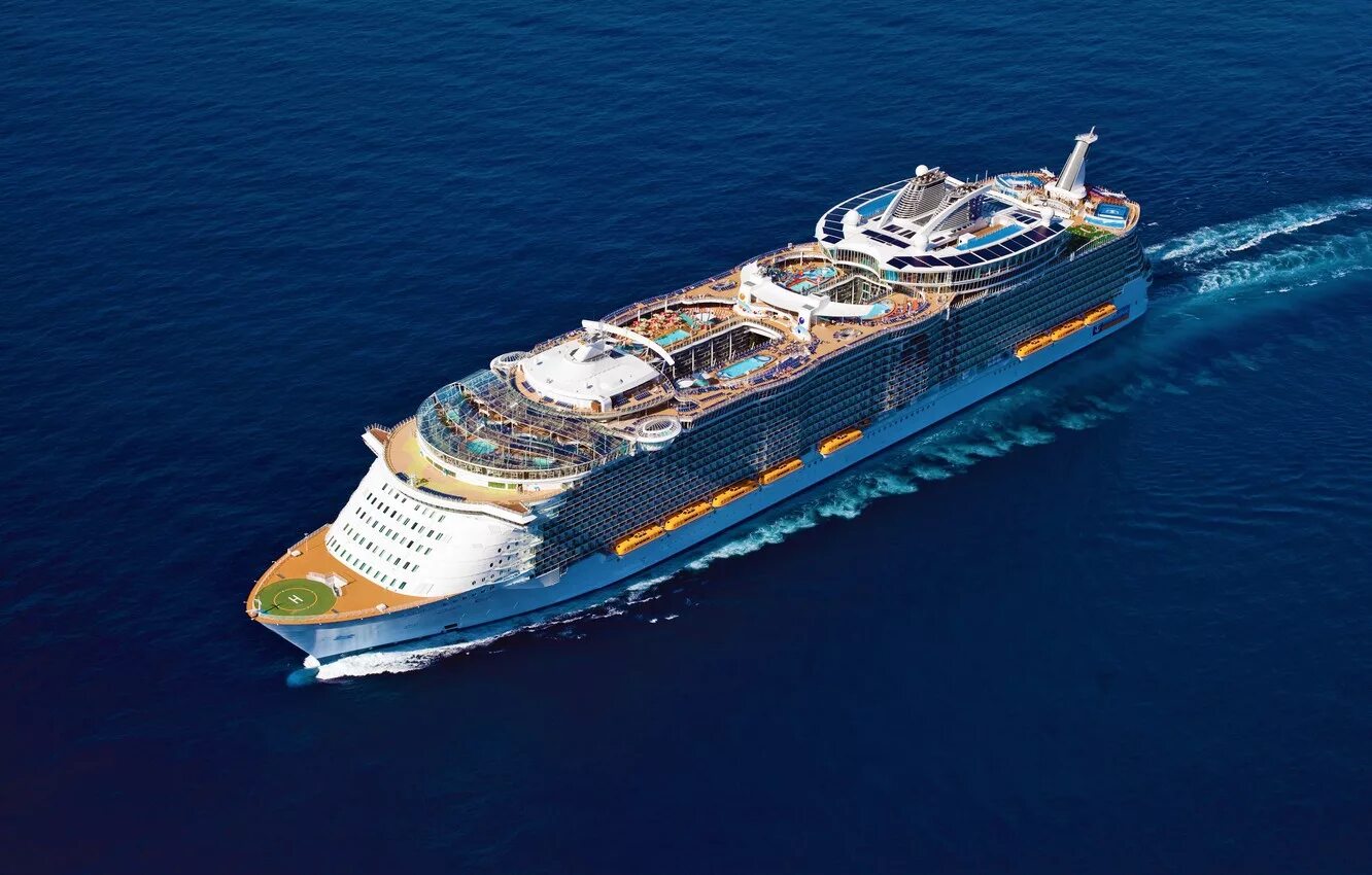 Корабль оазис сеас. Самый большой в мире круизный лайнер oasis of the seas. Oasis of the seas круизное судно. Лайнер oasis of the seas. Оазис морей круизный лайнер.