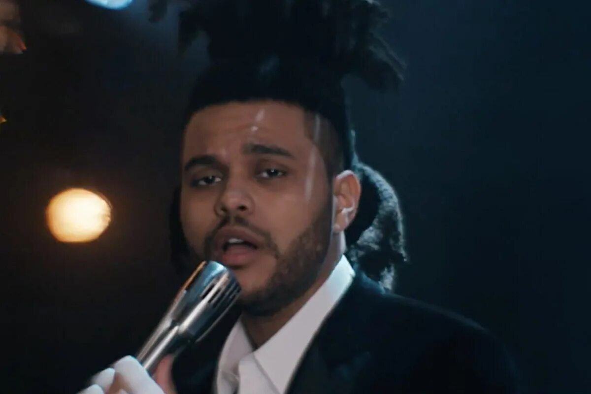 Earned it the weekend. The Weeknd. The Weeknd Вайб. The Weeknd фото. The Weeknd Purple.