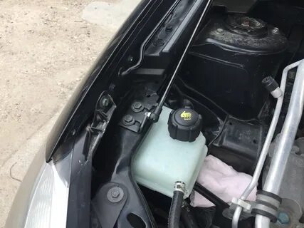 Газовый упор капота кашкай