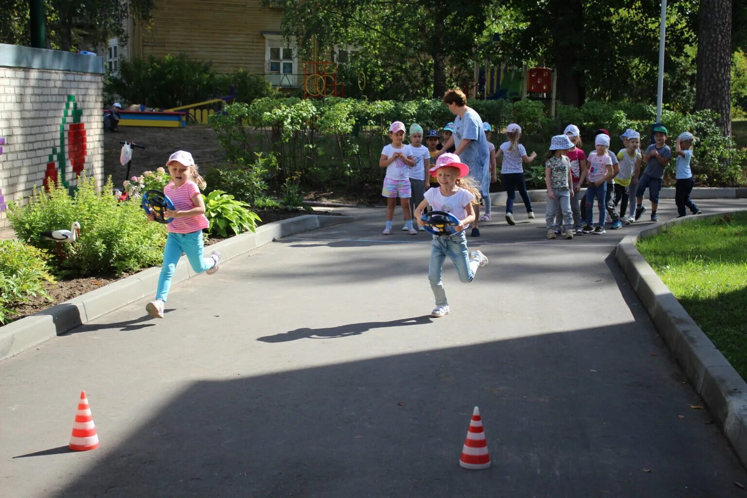 Игровая программа по пдд. Приглашение на азбуку. Костюмы для конкурса пдд. Эмблема юный инспектор дорожного движения. Мероприятия по правилам дорожного движения для детей.