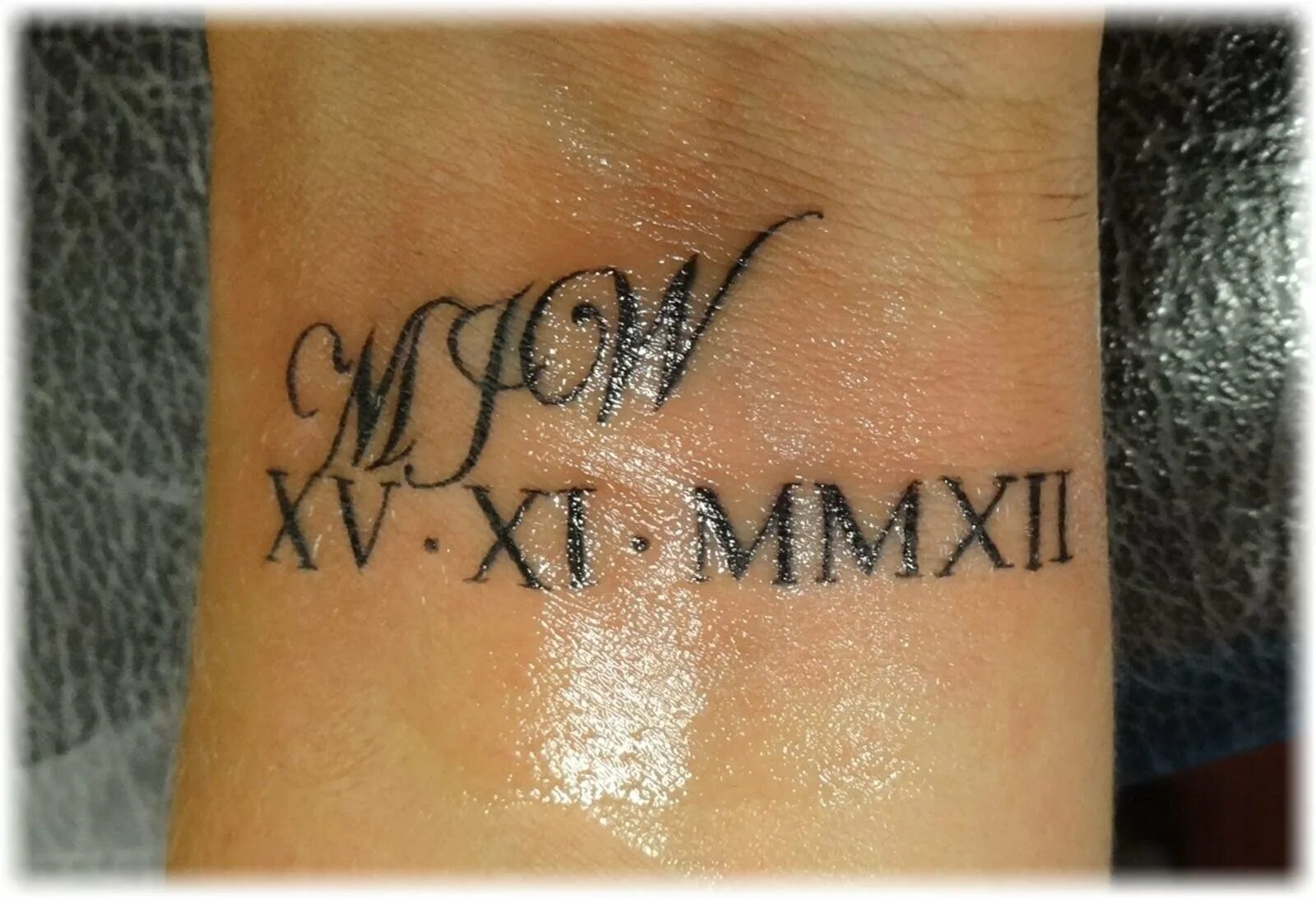 даты детей на запястье тату