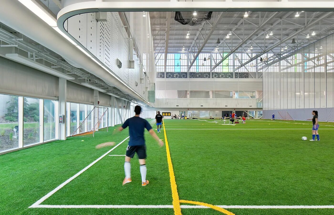 Football facilities. Спорт зона архитектура. Зал лейкерс. Training facility. Sport facilities.