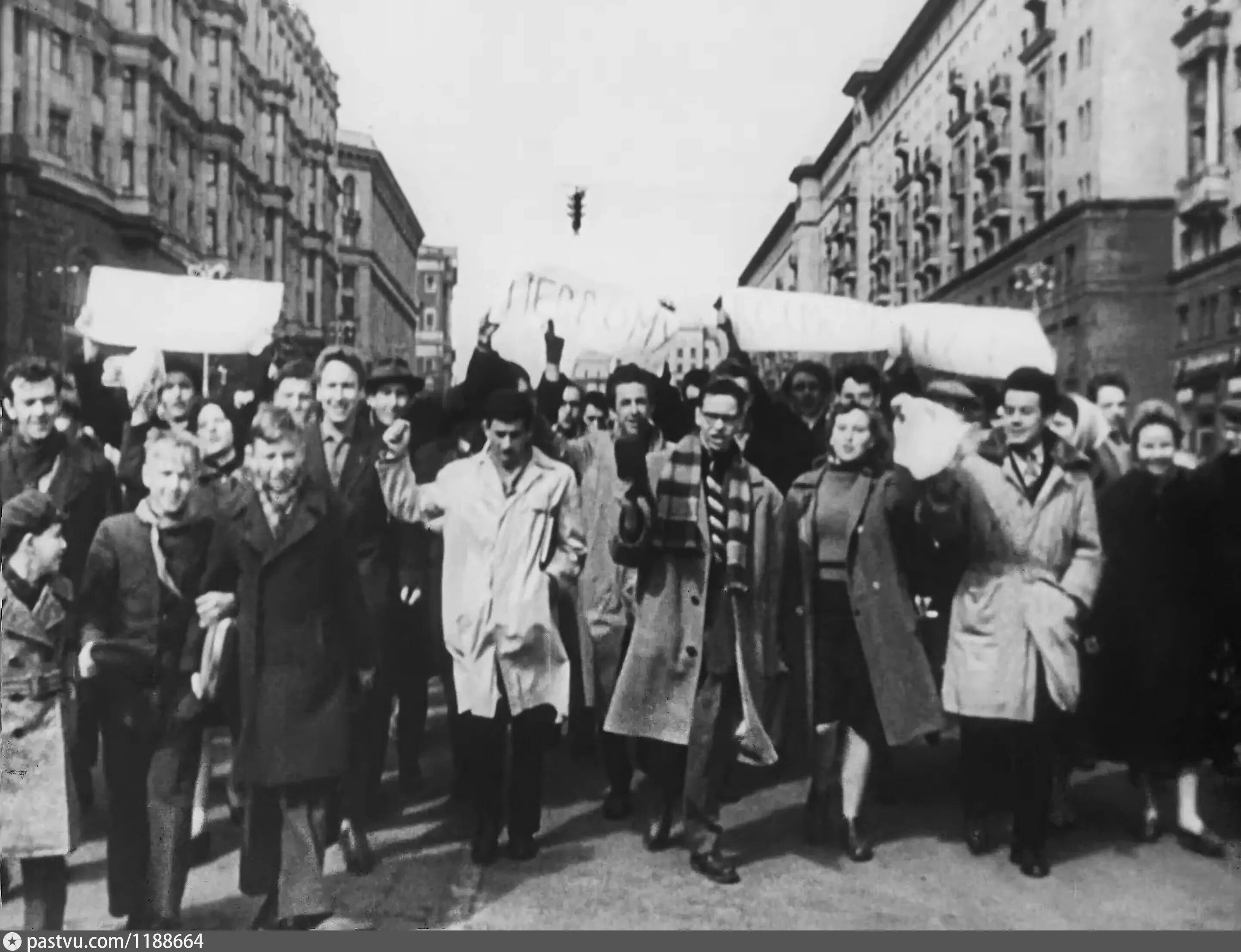 14 апреля 1961 года. Встреча Гагарина 12 апреля 1961. Встреча Гагарина в Москве 14 апреля 1961 года. 14 Апреля 1961 года Ленинский проспект. Встреча Гагарина в Москве после полета 1961.