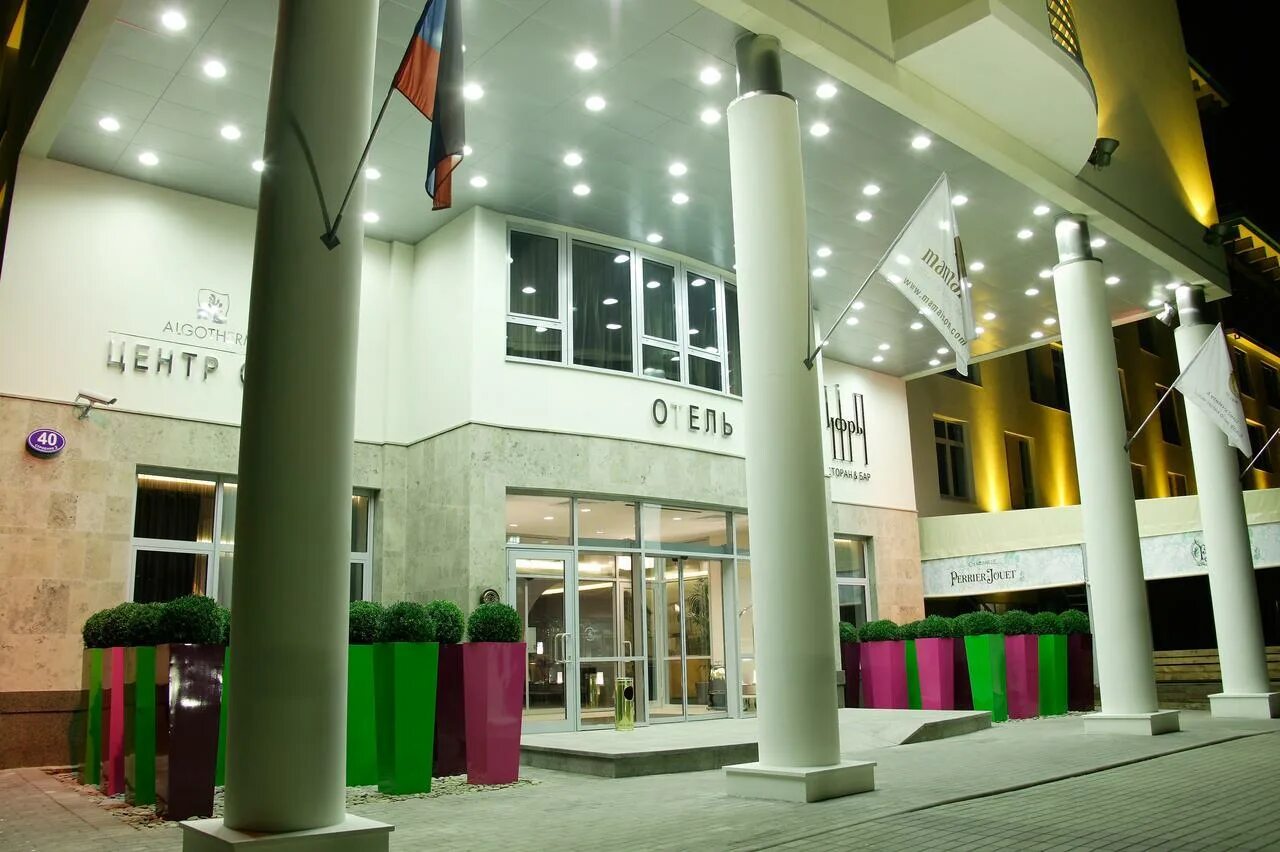 Mamaison all suites spa hotel. Mamaison all suites spa hotel pokrovka 5*. Отель на покровке mamaison. Бассейн москва. Отель mamaison all-suites spa.