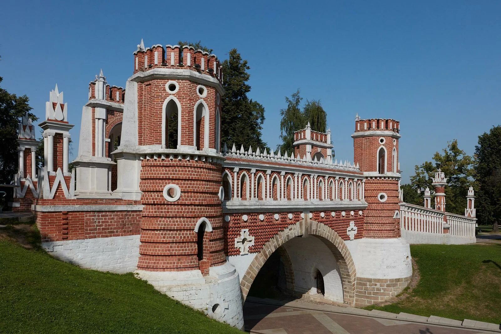 Царицыно время работы. Усадьба Царицыно (Архитектор в.и. Баженов). Царицыно Баженов архитектура.