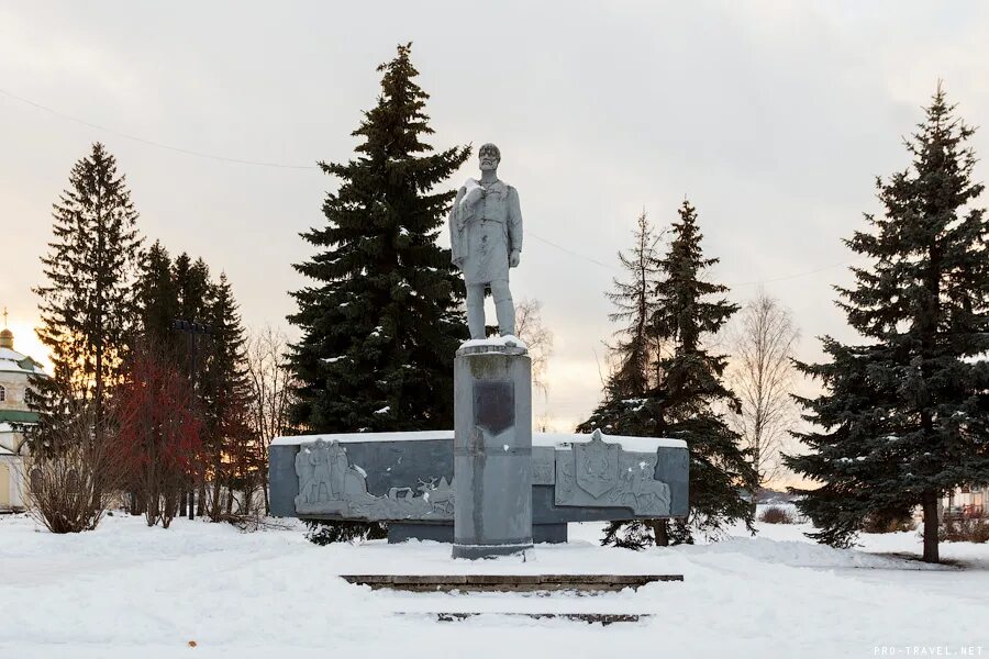 Памятник семену дежневу. Великий устюг памятник дежневу. памятник семену дежневу в великом устюге. памятник семёну дежнёву в великом устюге.