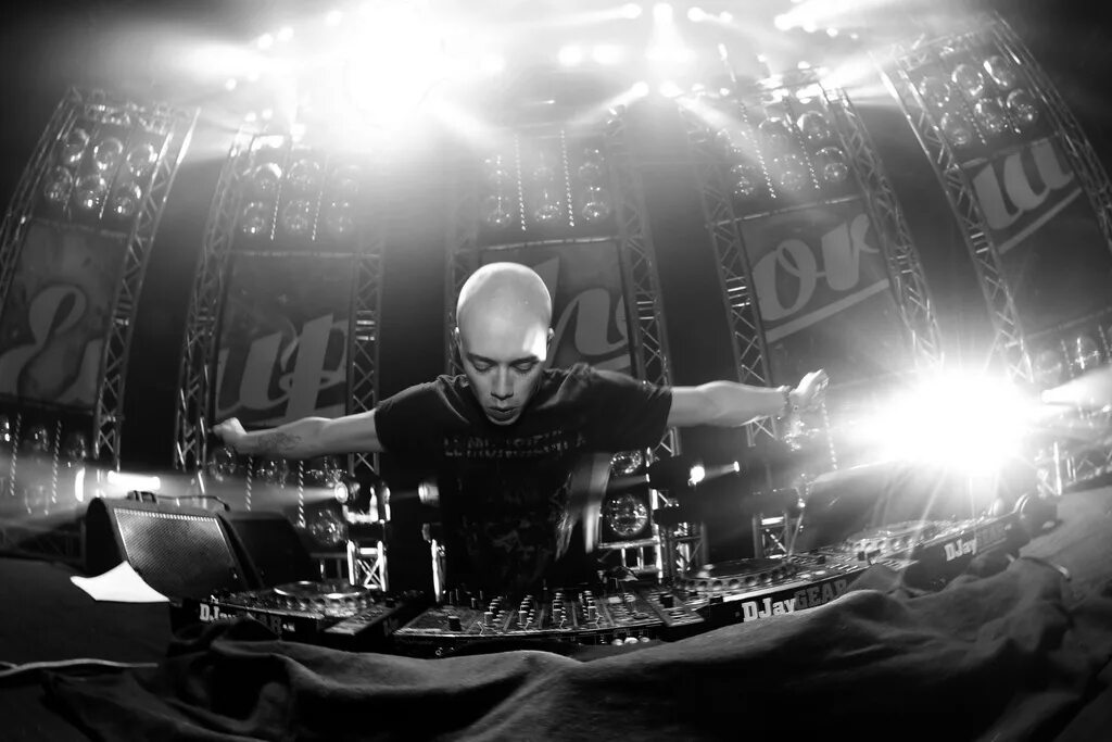 Хардстайл. Wait hardstyle. Brennan heart presents we r hardstyle. Angerfist 2021. Angerfist фото.