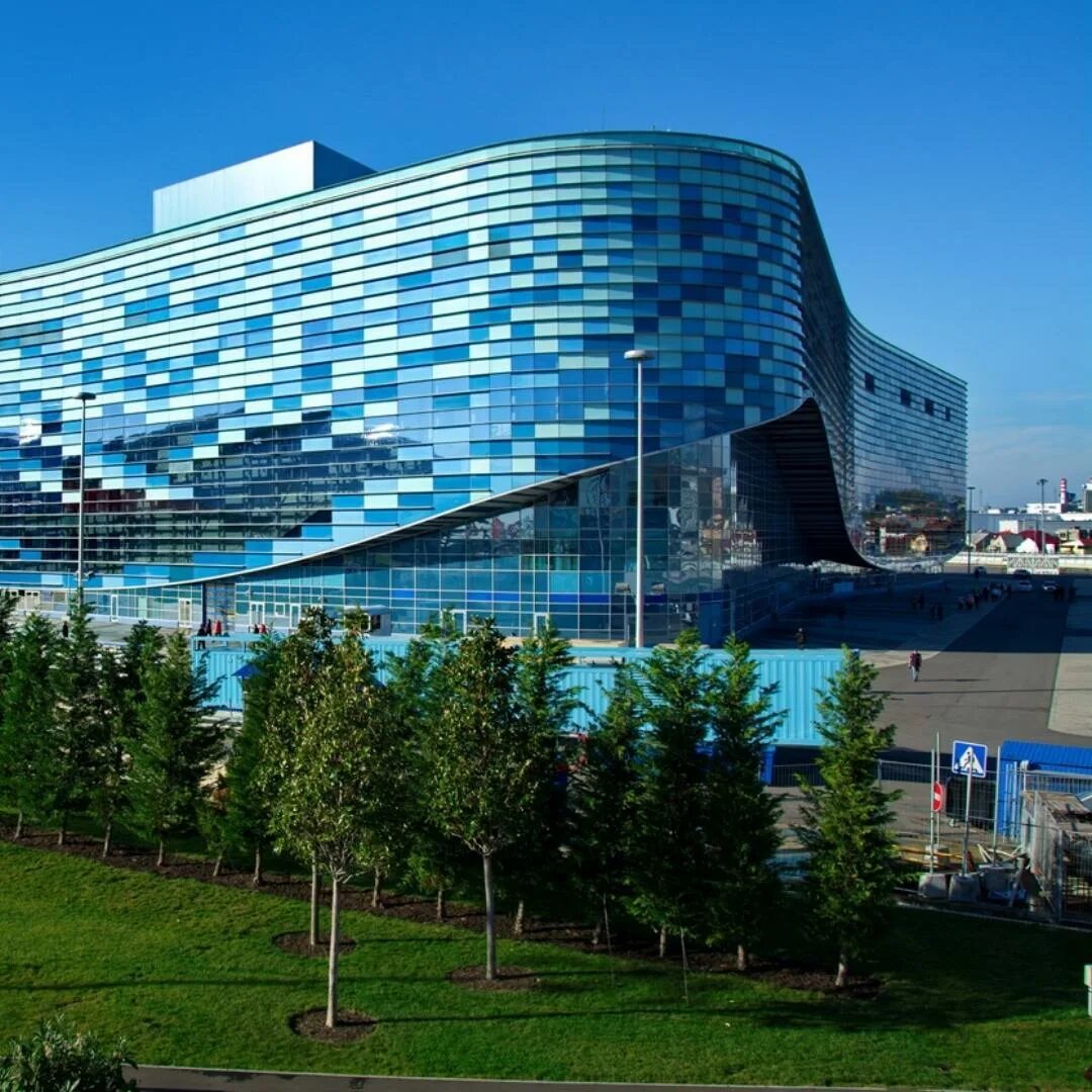 Дворец зимнего спорта. Дворец зимнего спорта. Дворец зимнего спорта. Дворец зимнего спорта айсберг. Спортивный комплекс в сочи олимпийский.