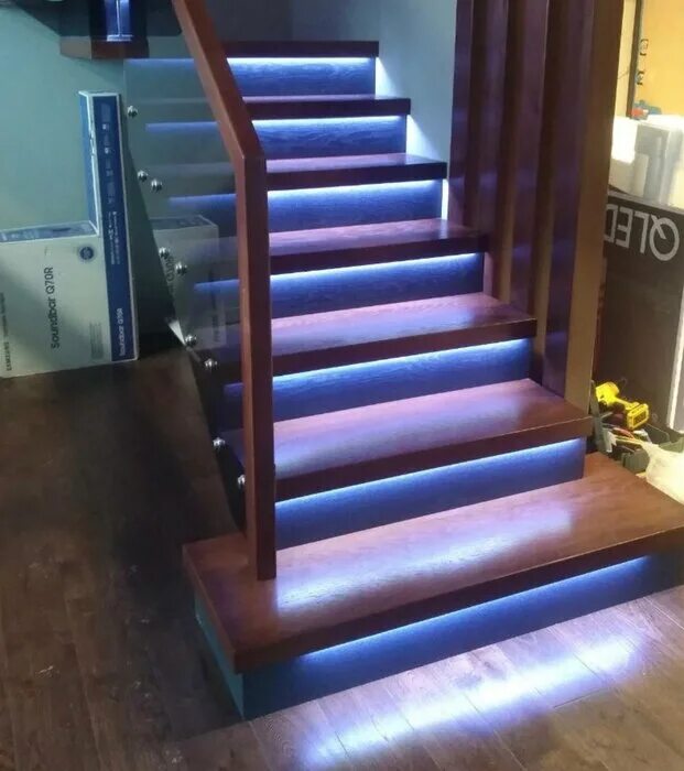 Подсветка лестницы UZENS. Подсветка ступеней UZENS stairslight SL. M5450 подсветка лестницы. UZENS автоматическая подсветка лестницы. Подсветка для лестницы с датчиком