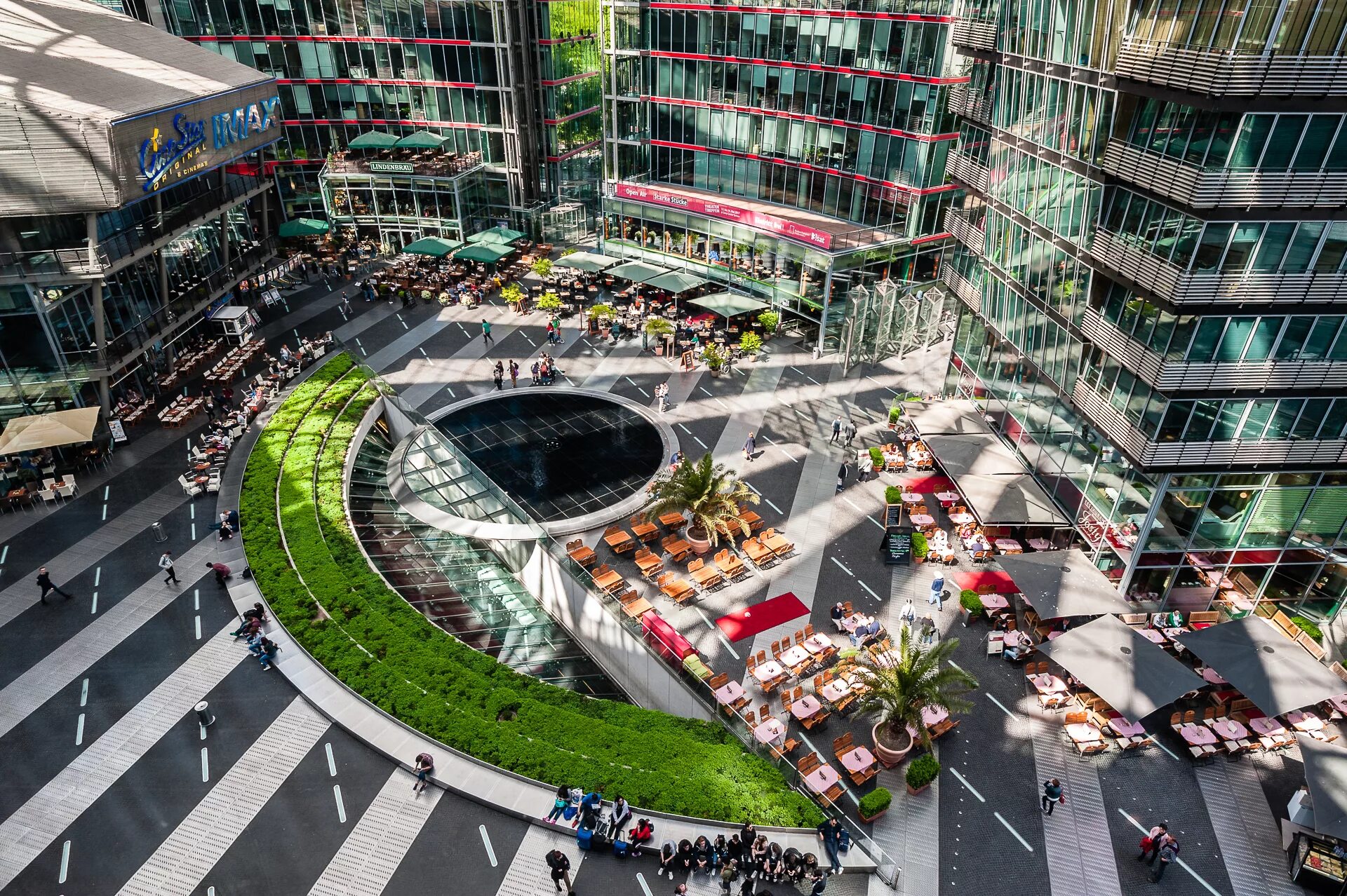 В центре истории в центре страны. Sony Centre Берлин. Квартал «сони-центр» в Берлин. Sony Center Берлин генплан. Потсдамер плац в Берлине.