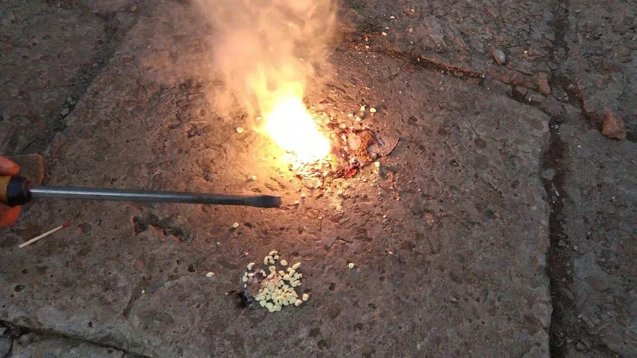Бертолетова соль в присутствии катализатора. Бертолетова соль в присутствии катализатора. Каталитическое разложение хлората калия. Бертолетова соль в присутствии катализатора. Бертолетова соль в присутствии катализатора.