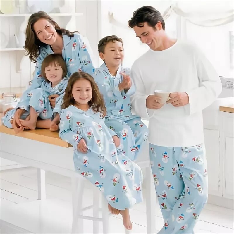 семья в пижамах. домашняя одежда для всей семьи. новогодние пижамы для всей семьи. семейные фото в пижамах. семья в пижамах.