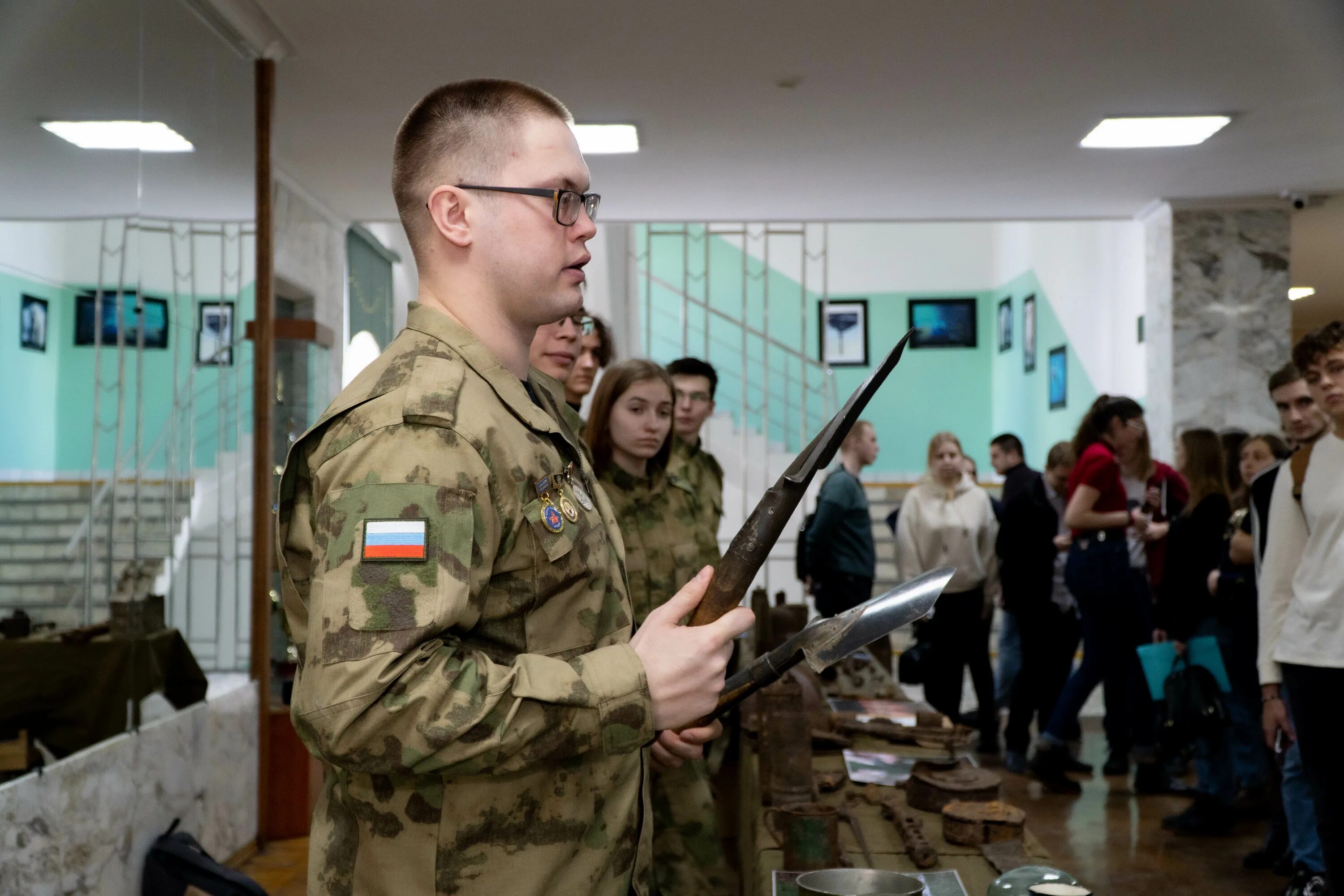 Доброволец сво екатеринбург. День добровольца. Добровольцев, участвующих в сво. Академия ход.