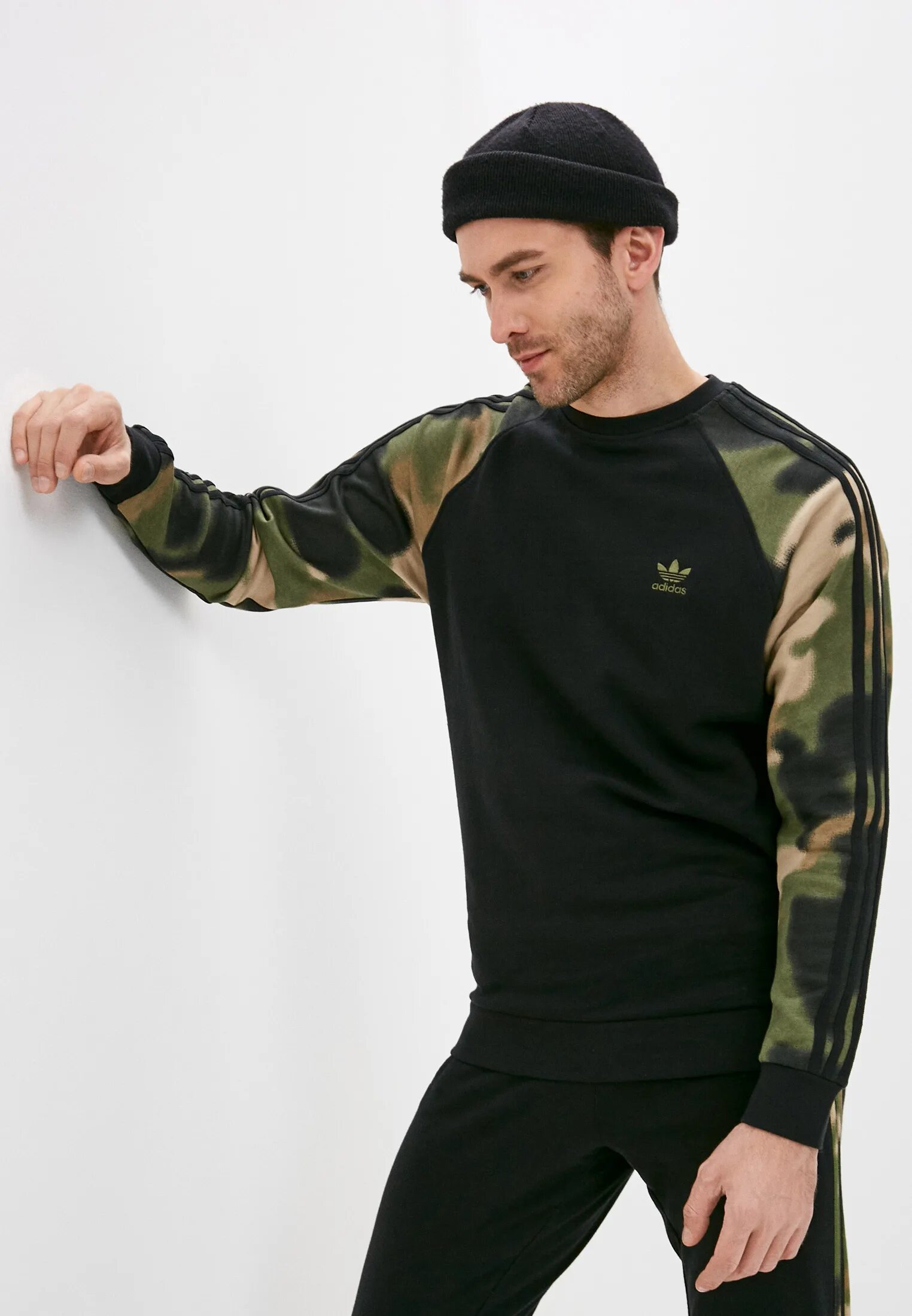 Свитшот crew. Adidas originals свитшот camo crew. adidas original camo crew. adidas original camo crew hoodie. gn1858 adidas.
