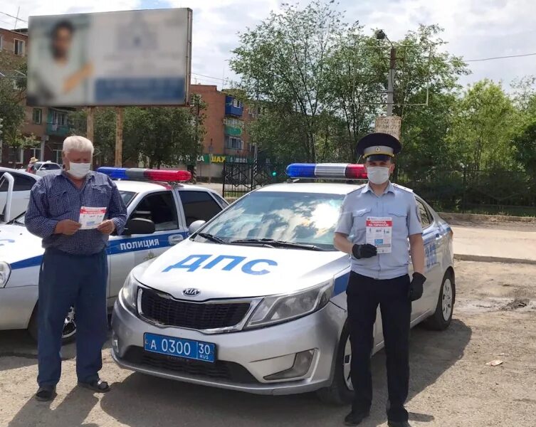 В Волгодонске сотрудники ГИБДД спасли жителей из горящей квартиры