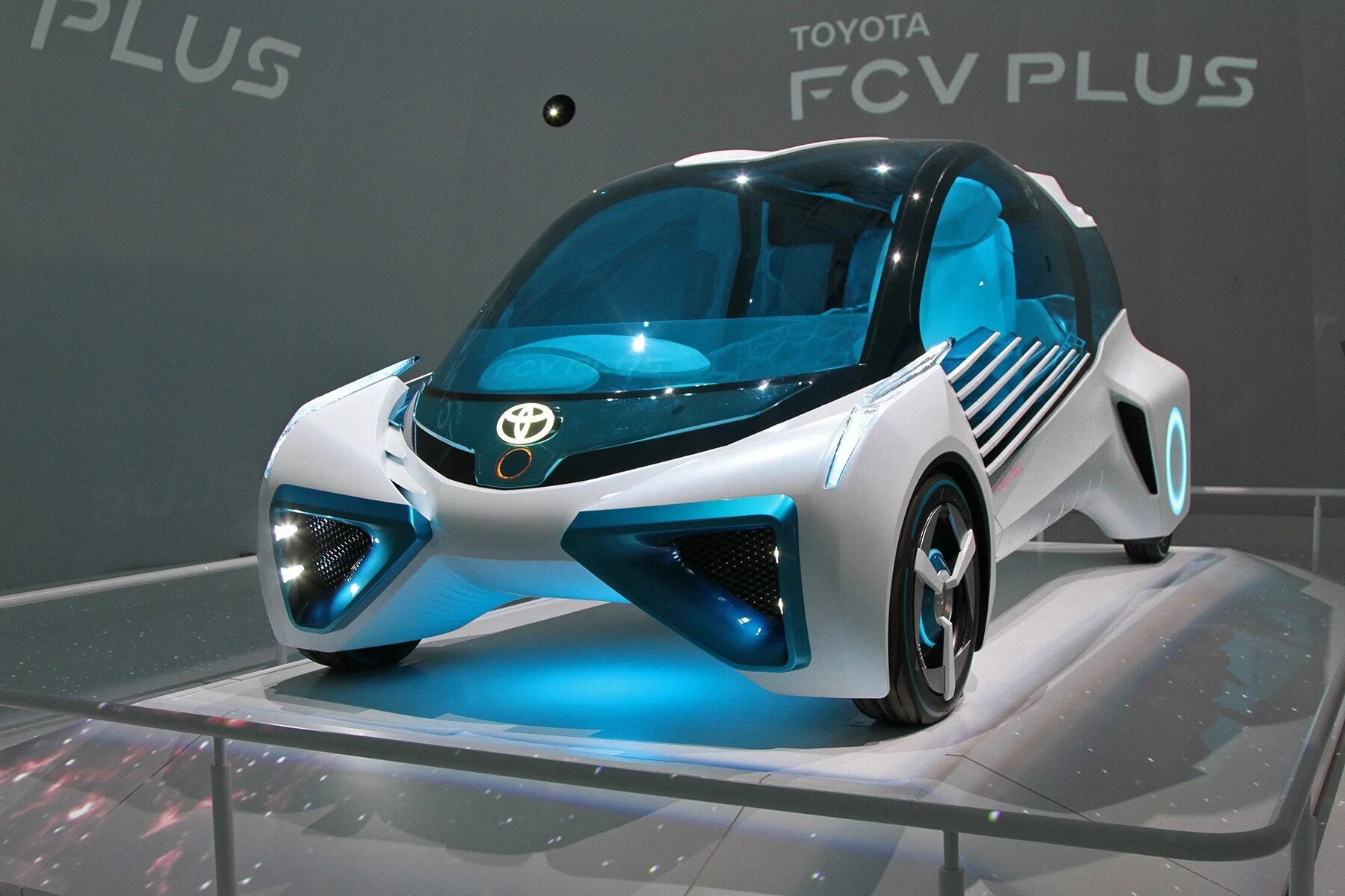 Амбер авто электромобиль. Atom электрокар. Новый электрокар Toyota. Электромобиль атом 2023. Автомобиль будущего.