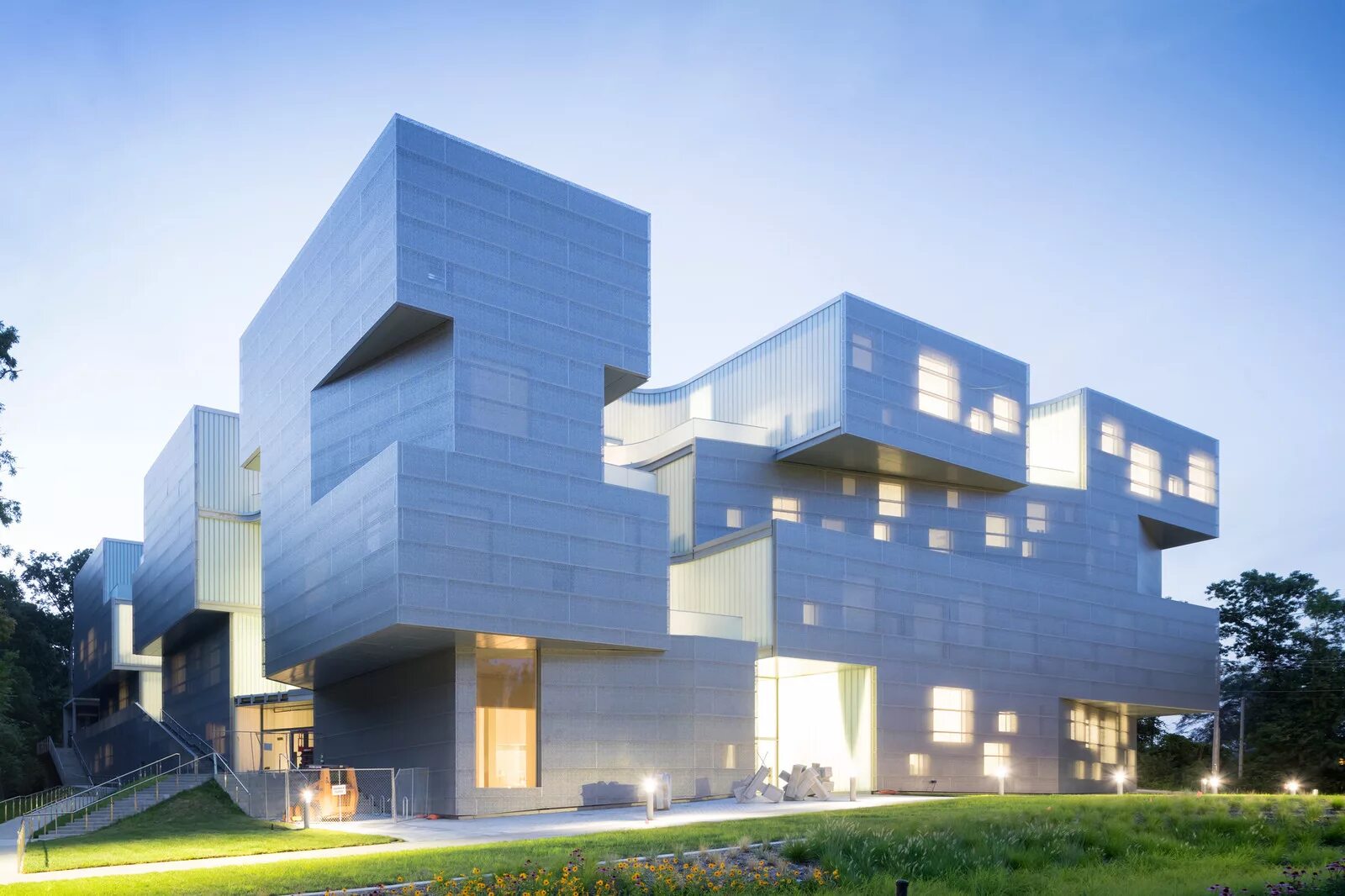 Здание изобразительного искусства в университете Айовы / Steven Holl Architects. Корпус изобразительных искусств университета Айовы.