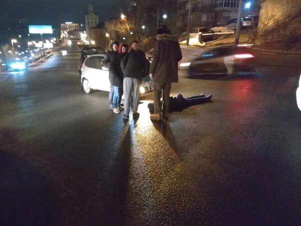 Красотка случайно сбила мужика, который потребовал компенсацию в виде секса