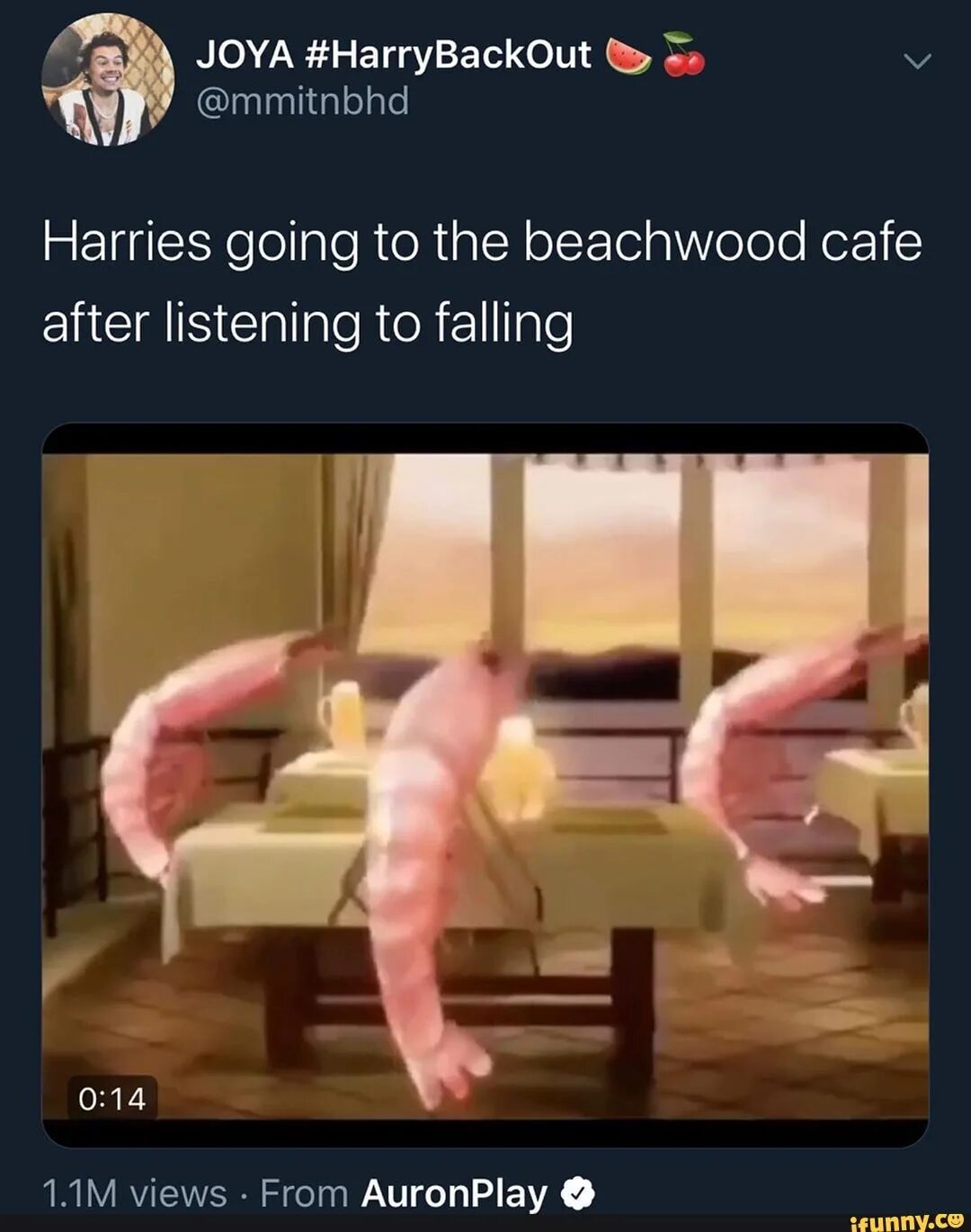 Неуклюжий пингвин. When you going down. It do go down мем. You're down. Титаник тонет живые лобстеры на кухне мем.