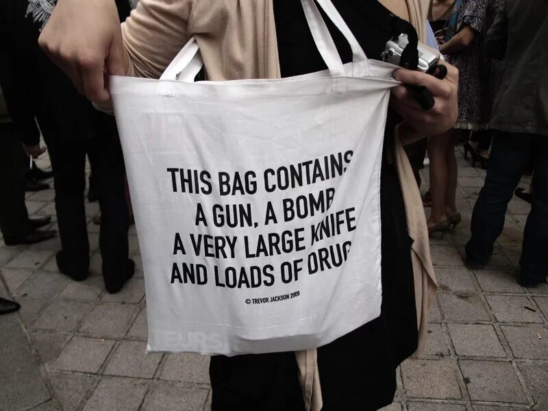 Loads of them. Шоппер this Bag contains a Bomb, a Gun. This Bag contains a Bomb a Gun a very large Knife and loads of drugs шоппер купить. Бомба в сумке. This Bag contains a Gun a Bomb шоппер купить.