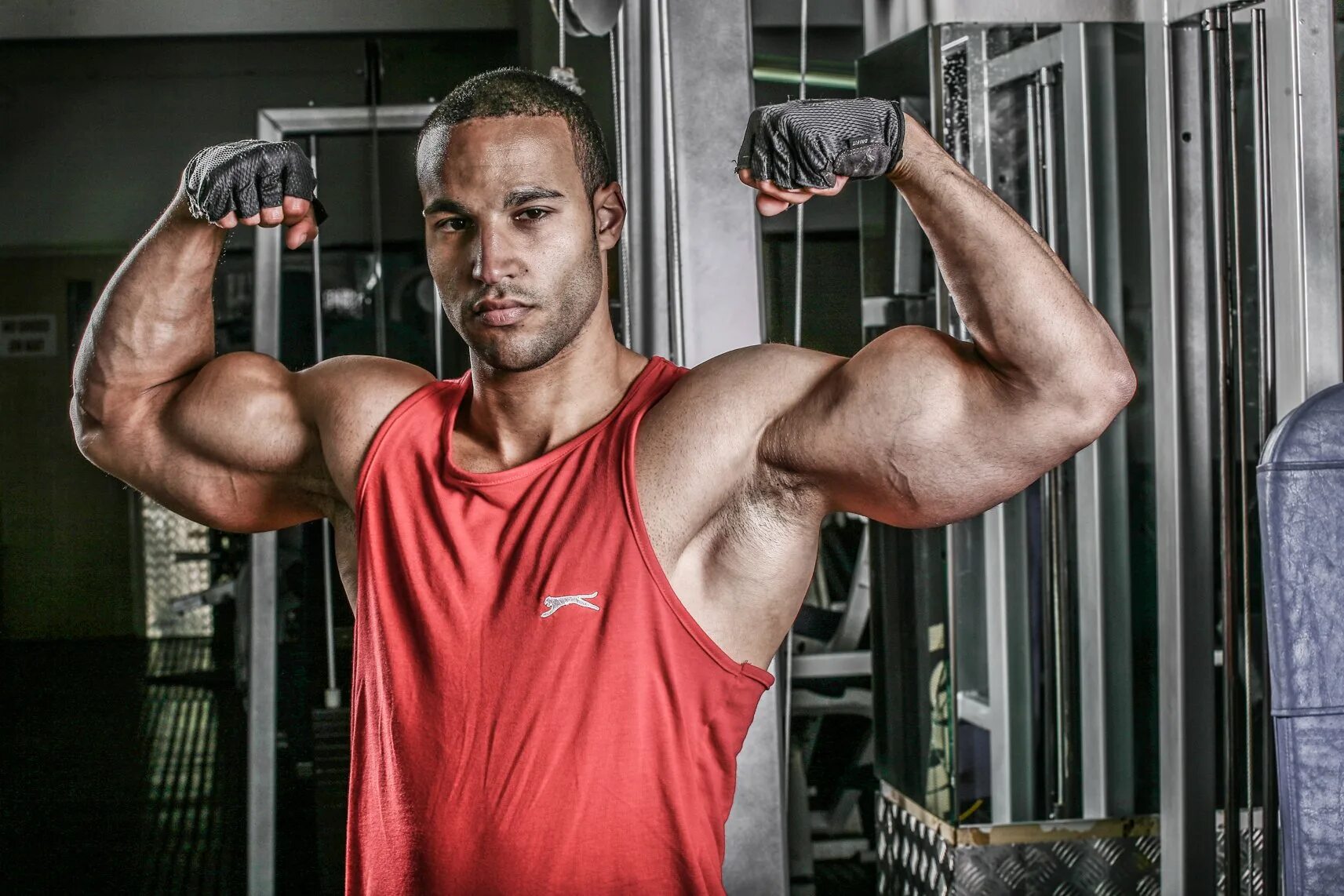 Мощные руки. Накаченный бицепс. Мощные руки. Мужской бицепс. Начаченая мужская рука.